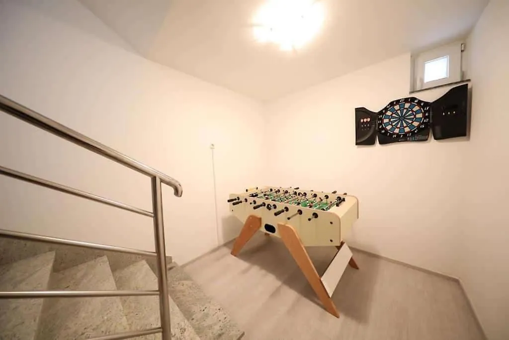 Villa Pino With Pool, Sauna & Jacuzzi 2 Petrcane