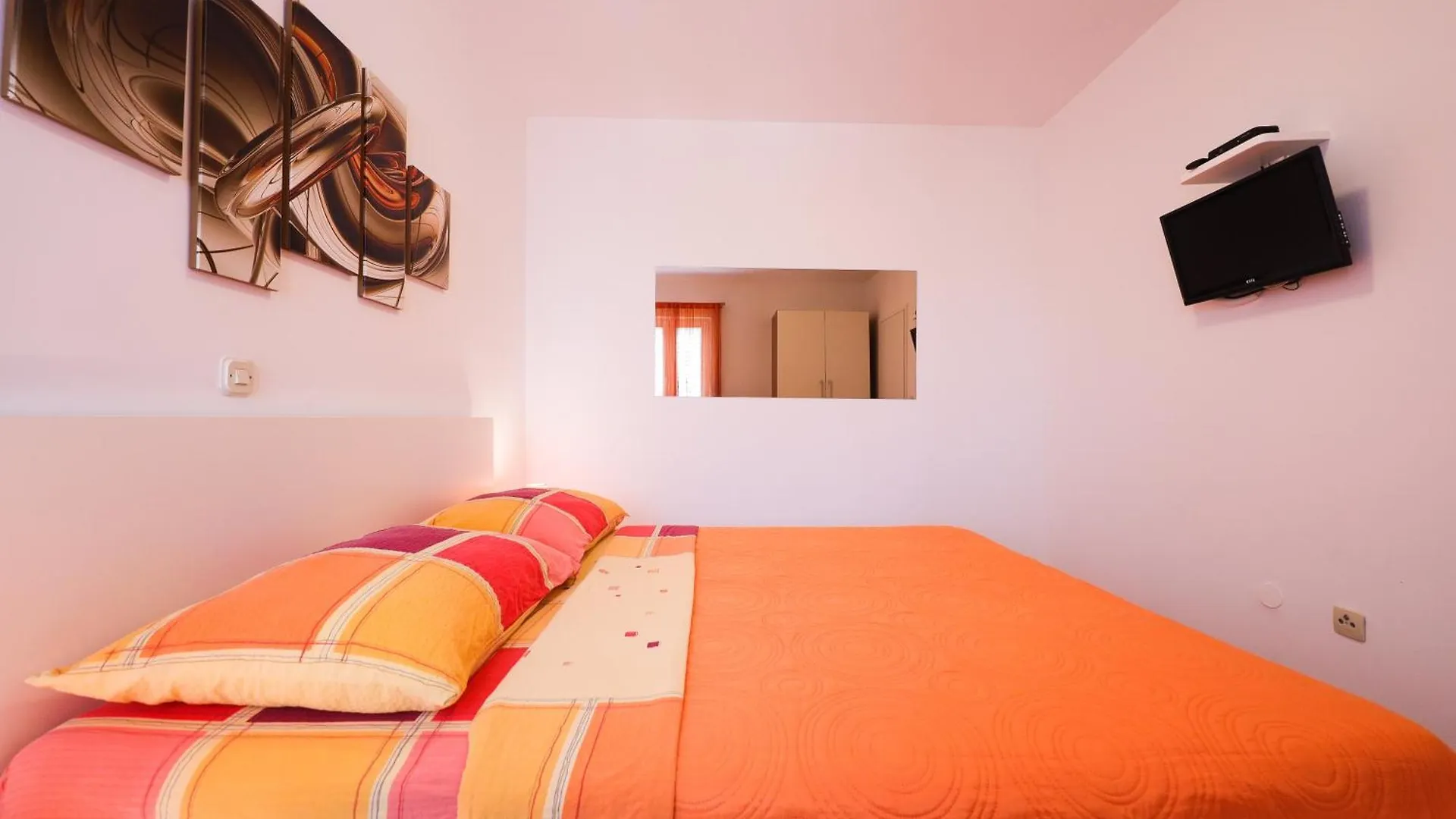 Villa Pino With Pool, Sauna & Jacuzzi 2 Petrcane Apartment