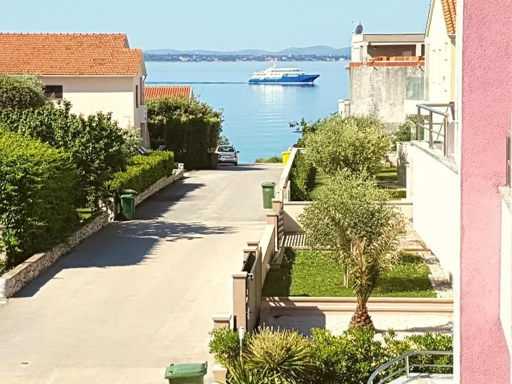 Apartment Villa Pino With Pool, Sauna & Jacuzzi 2 Petrcane