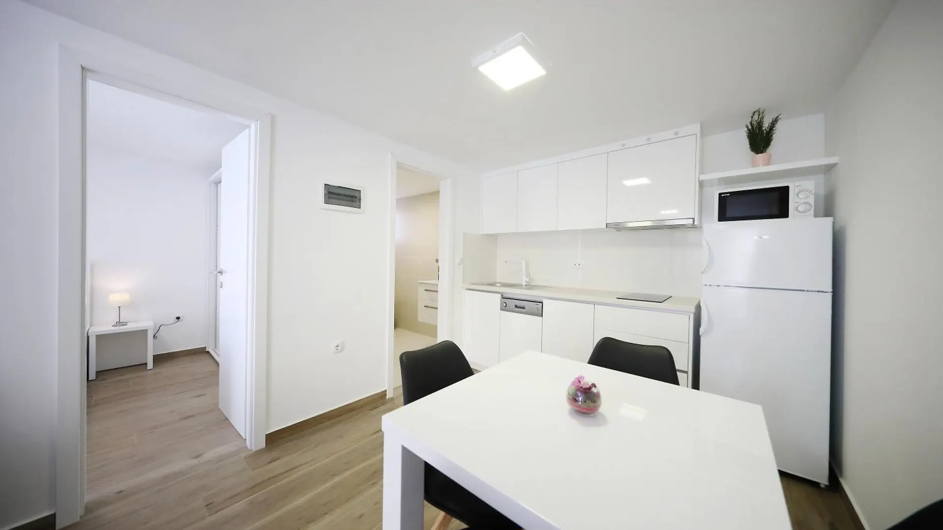 Villa Pino With Pool, Sauna & Jacuzzi 2 Petrcane Apartment