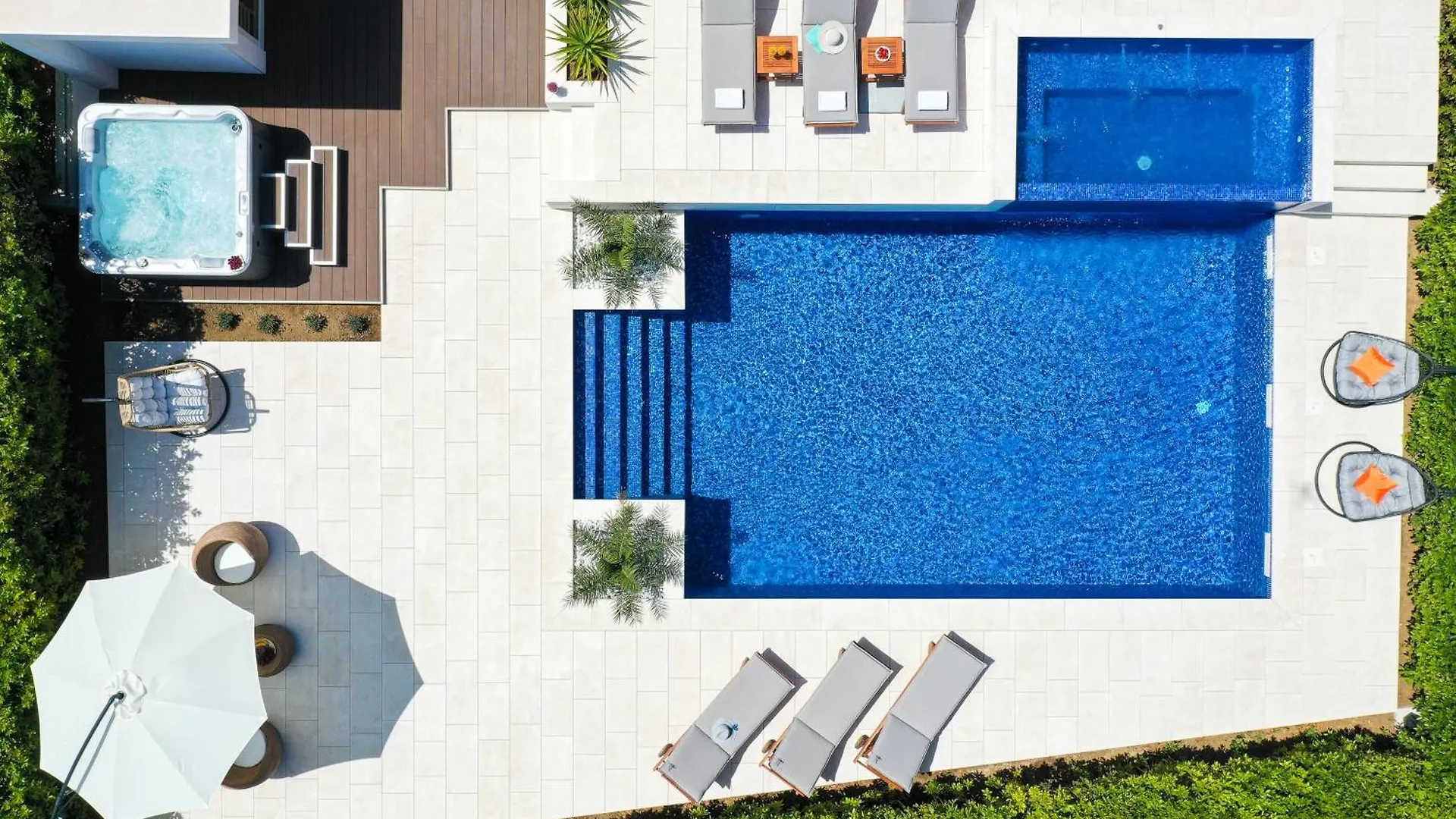 Villa Pino With Pool, Sauna & Jacuzzi 2 contacts