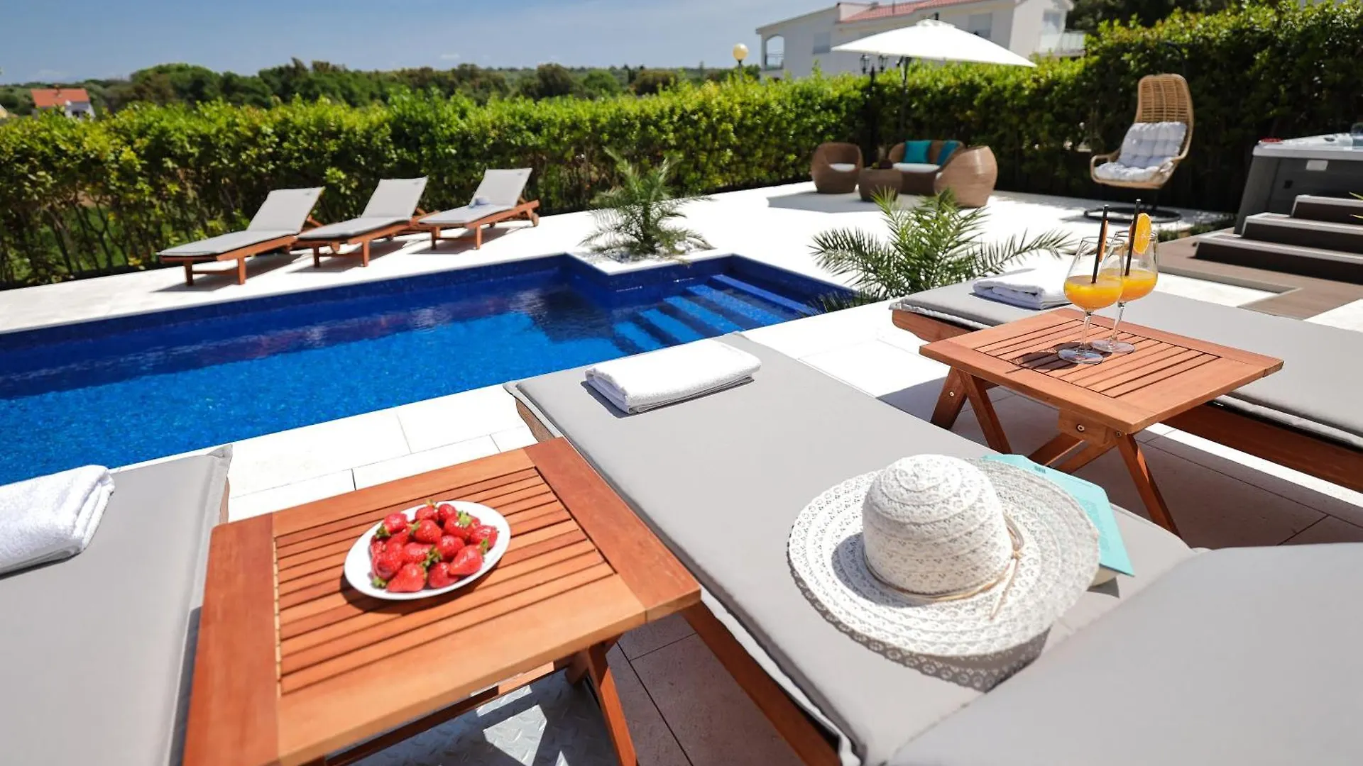 Villa Pino With Pool, Sauna & Jacuzzi 2 Petrcane